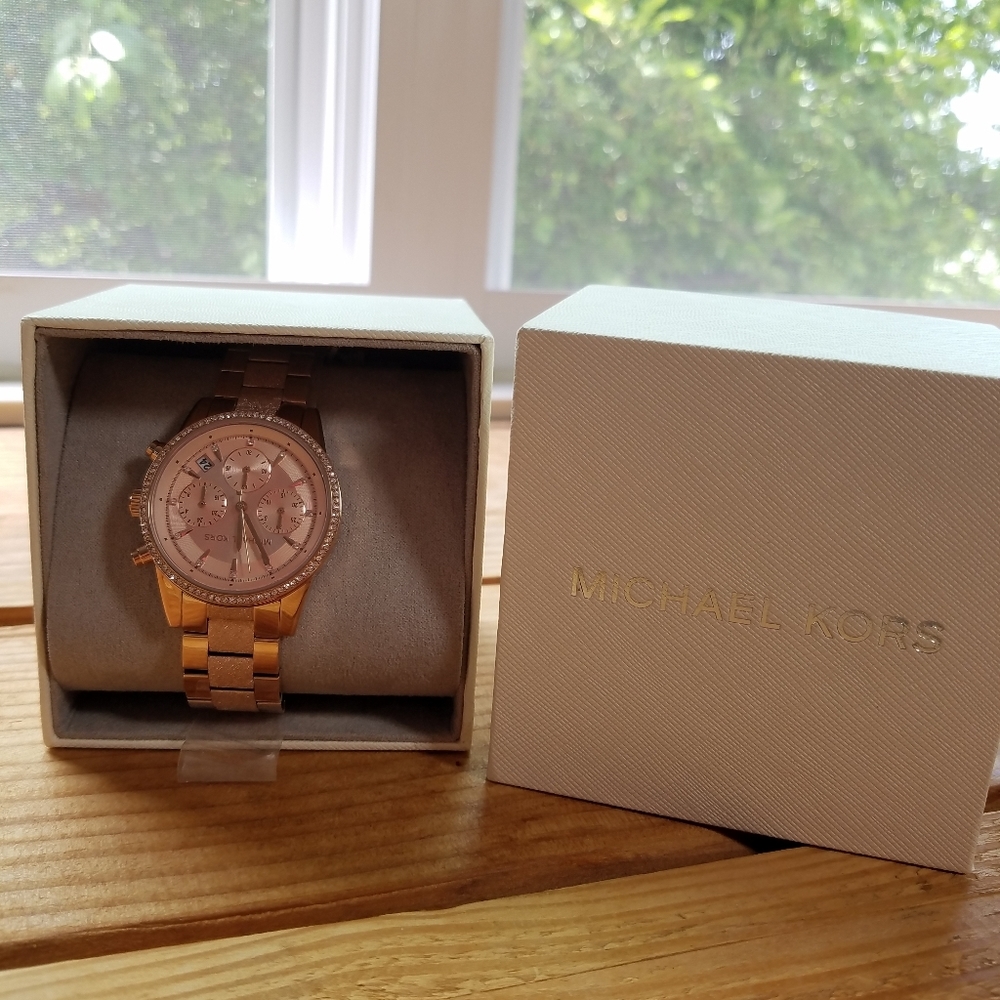 MICHAEL Kors Rose Gold Watch - Picture 3 of 5